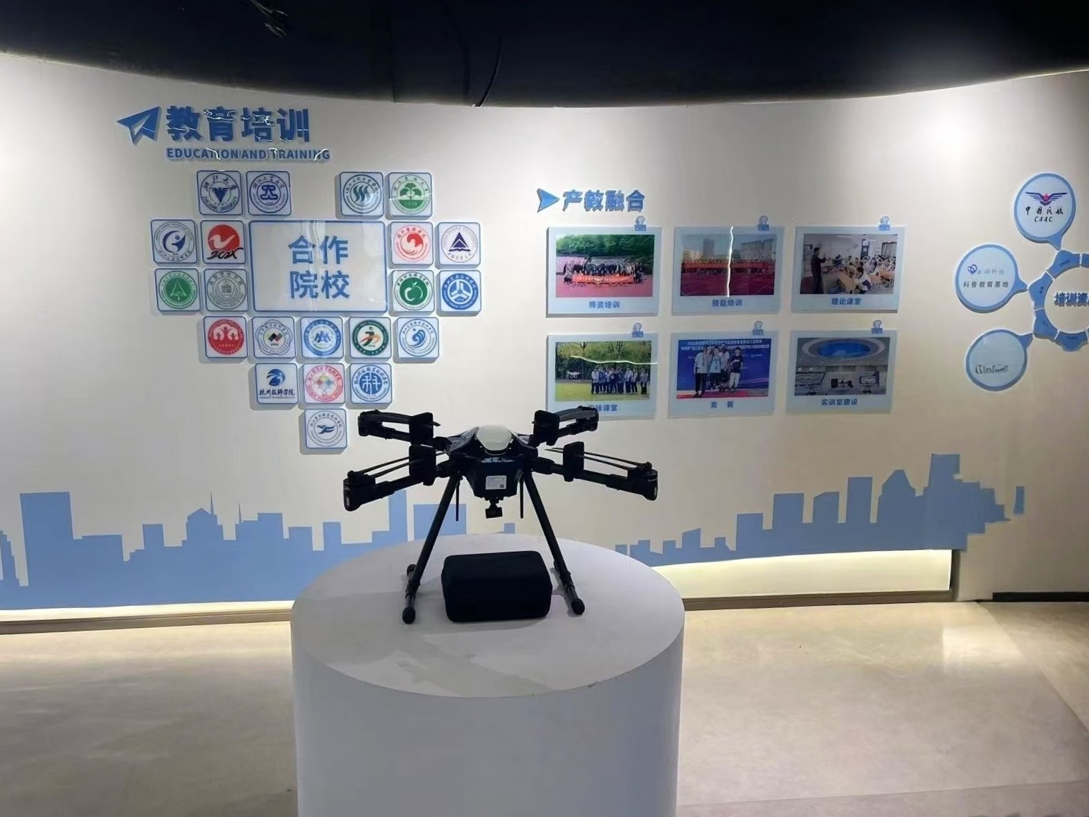 低空經(jīng)濟(jì)熱潮下，無(wú)人機(jī)“駕校熱”！瑞達(dá)汽車(chē)公司布局無(wú)人機(jī)培訓(xùn)產(chǎn)業(yè)（附無(wú)人機(jī)培訓(xùn)報(bào)名詳情↓↓↓）